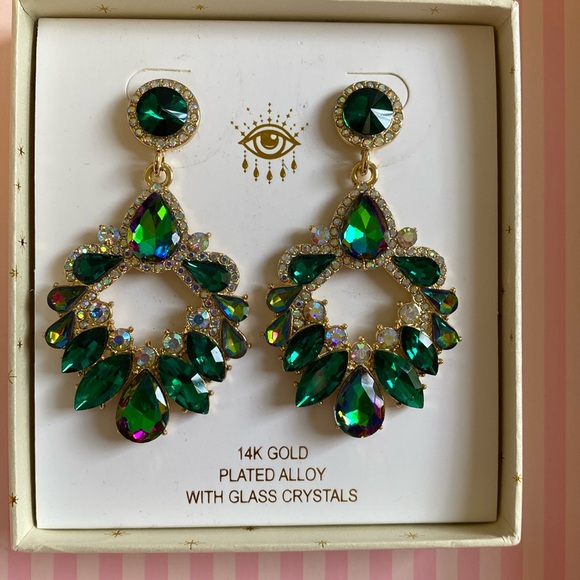 🎄Green crystal statement earrings by eye candy💚 - Picture 7 of 7